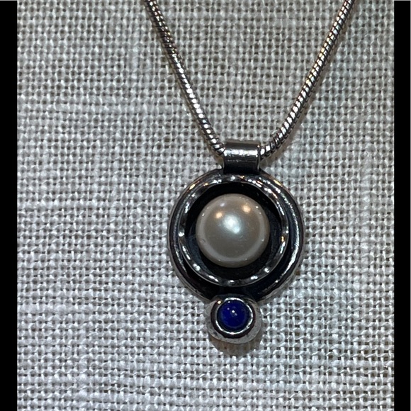 Sterling silver necklace with pearl and a small lapis stone - Picture 4 of 7